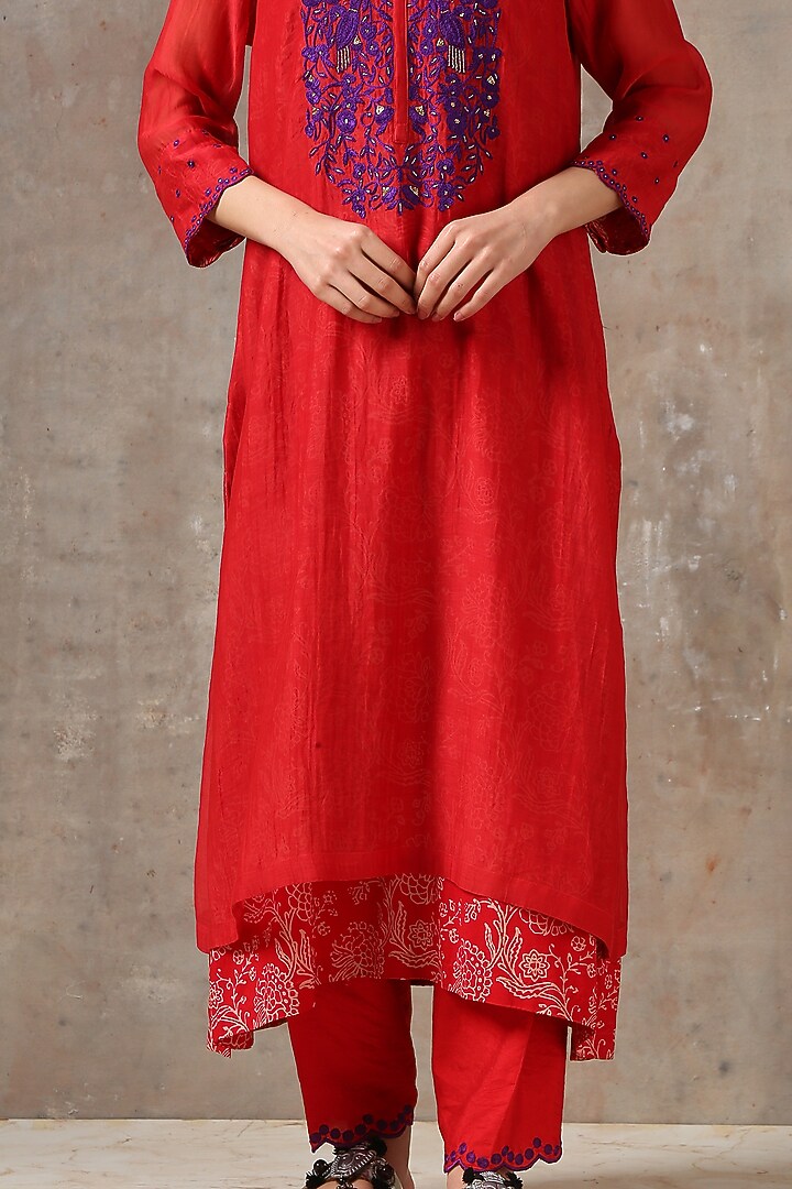 Red Embroidered Asymmetric Kurta Set by Rekha Agra at Pernia's Pop Up Shop