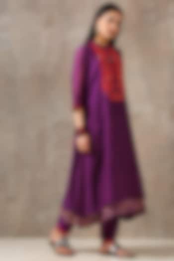 Purple Embroidered Asymmetric Kurta Set by Rekha Agra