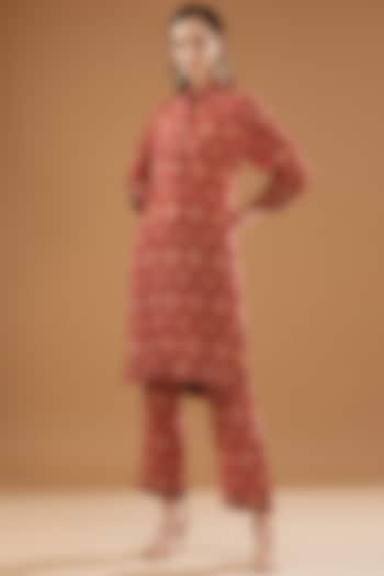 Maroon Crepe Printed Kurta Set by Rekha Agra at Pernia's Pop Up Shop