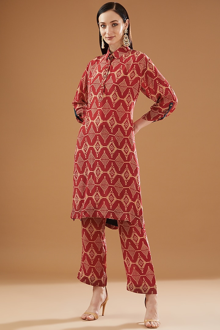 Maroon Crepe Printed Kurta Set by Rekha Agra at Pernia's Pop Up Shop