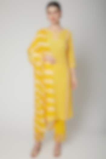 Yellow Embroidered & Bandhani Printed Kurta Set by Rekha Agra at Pernia's Pop Up Shop