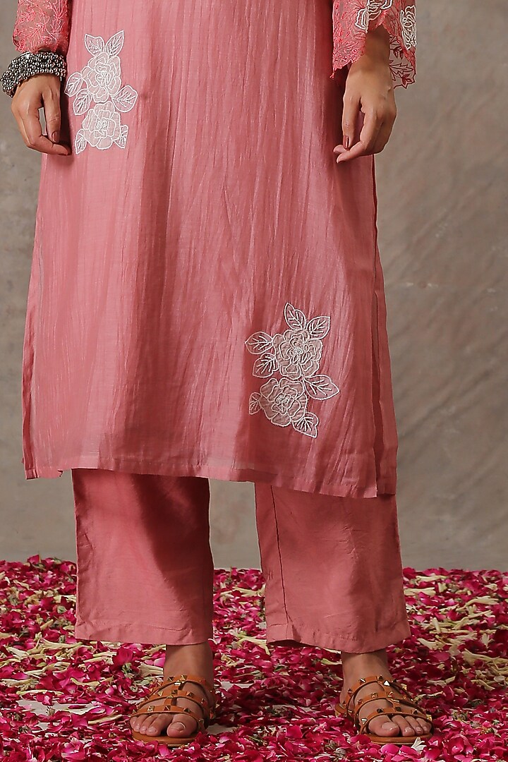 Peach-Shaded Hand Embroidered Straight Kurta Set by Rekha Agra at Pernia's Pop Up Shop