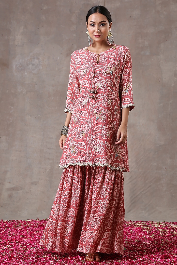 Peach Gharara Set In Crinkled Cotton Silk by Rekha Agra at Pernia's Pop Up Shop
