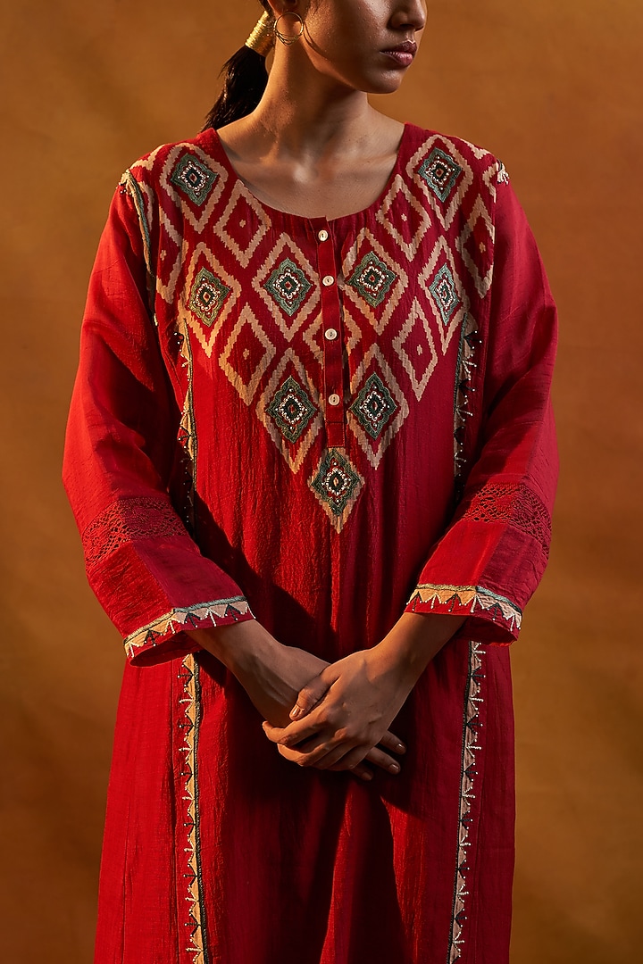 Red Printed Kurta Set by Rekha Agra at Pernia's Pop Up Shop