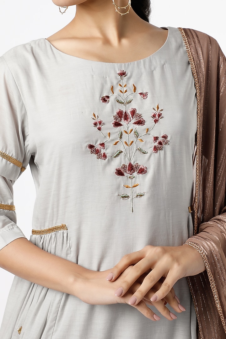 White Sand Gota Patti Embroidered Kurta Set by RENATI at Pernia's Pop Up Shop