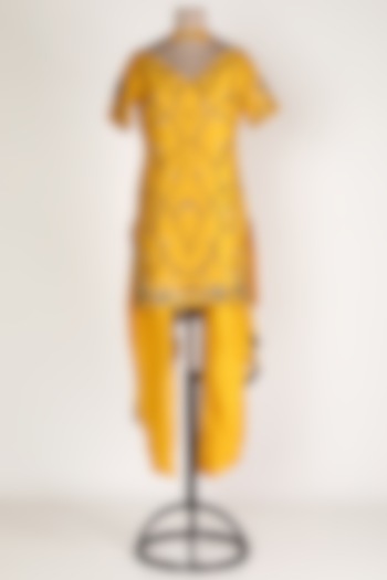 Yellow Embroidered Kurta Set by Renee Label