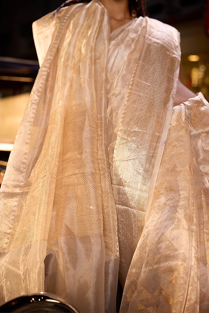 Ivory Pure Handwoven Tissue Silk Banarasi Party Wear Saree Set by Resa by Ushnakmals at Pernia's Pop Up Shop