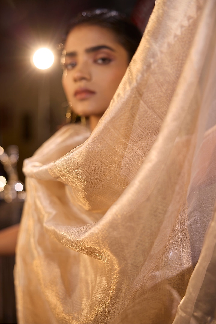 Ivory Pure Handwoven Tissue Silk Banarasi Party Wear Saree Set by Resa by Ushnakmals at Pernia's Pop Up Shop
