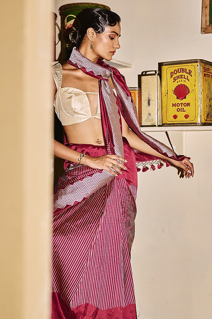 Maroon Pure Handwoven Katan Silk Banarasi Wedding Saree Set by Resa by Ushnakmals at Pernia's Pop Up Shop