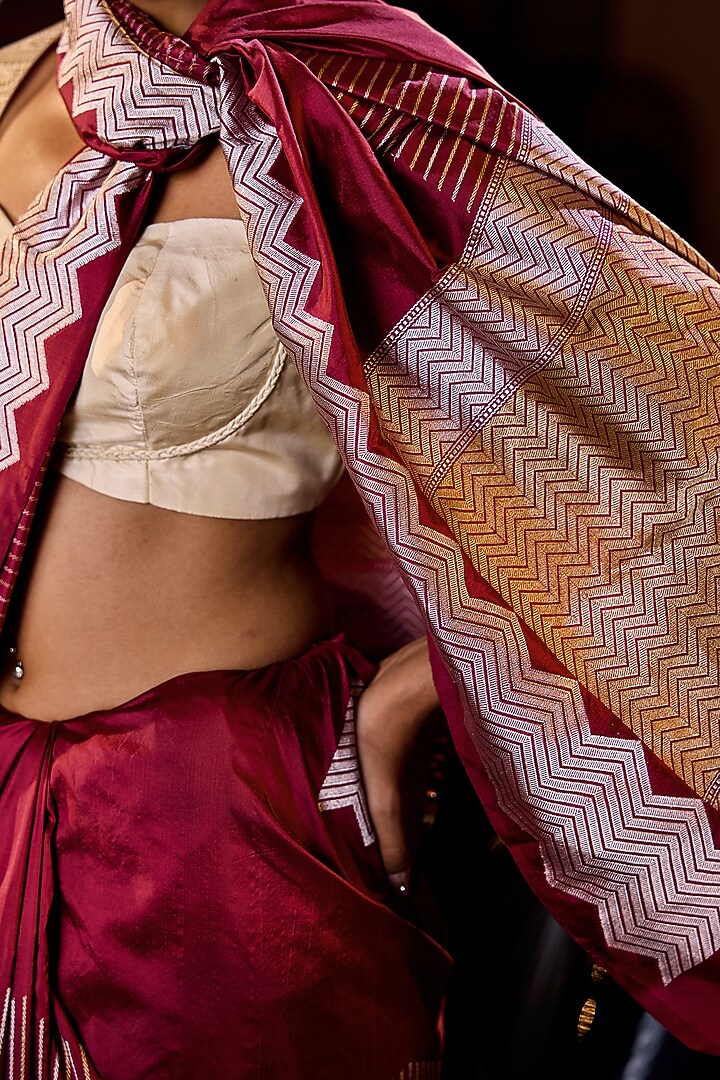Maroon Pure Handwoven Katan Silk Banarasi Wedding Saree Set by Resa by Ushnakmals at Pernia's Pop Up Shop