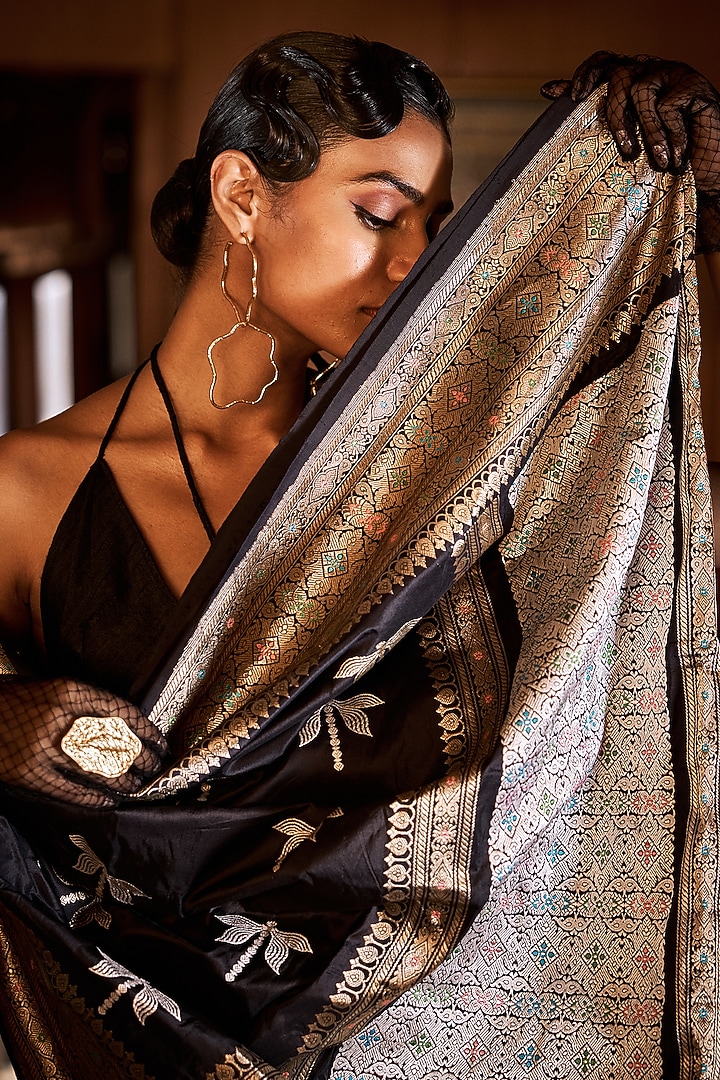 Black Pure Handwoven Silk Banarasi Wedding Saree Set by Resa by Ushnakmals at Pernia's Pop Up Shop