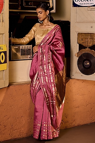 Salmon Pink Handwoven Moonga Silk Banarasi Saree Set by Resa by Ushnakmals