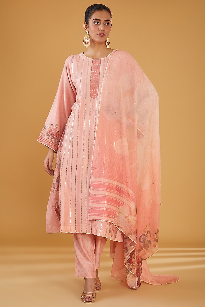 Pink Silk Blend Zari Embroidered Kurta Set by Aharin India at Pernia's Pop Up Shop