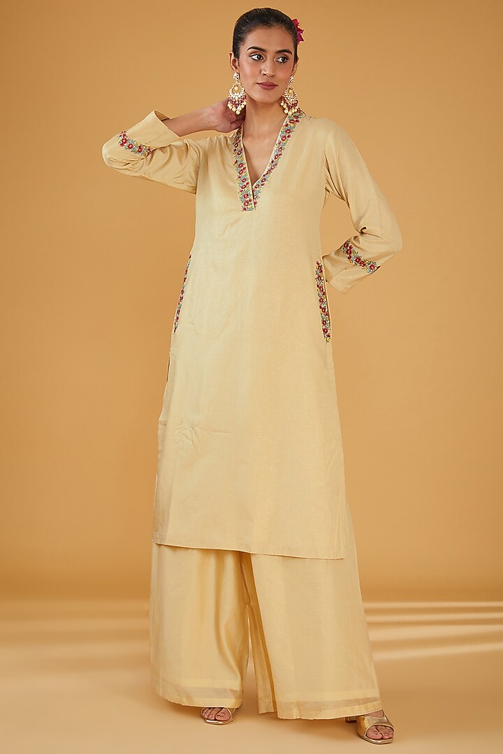 Ivory Silk Blend Zari Embroidered Kurta Set by Aharin India at Pernia's Pop Up Shop