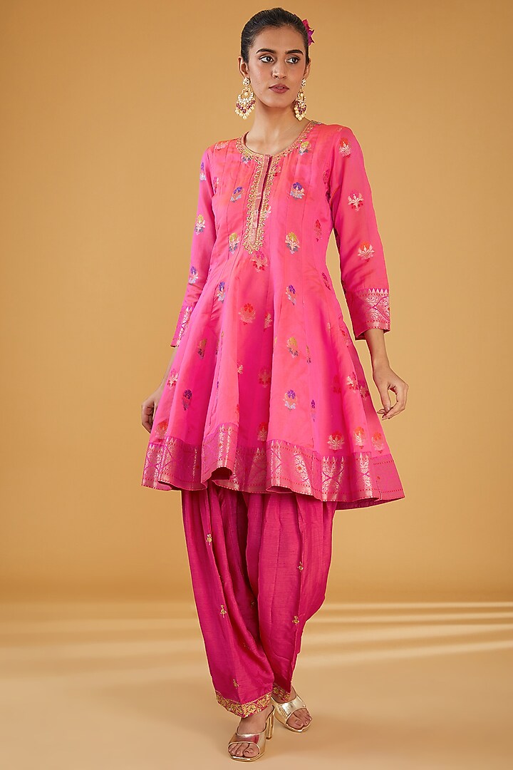 Pink Silk Blend & Viscose Brocade Embroidered Kurta Set by Aharin India at Pernia's Pop Up Shop