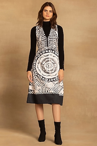 Black & White Cotton Twill Placement Printed Midi Dress by Reena Sharma