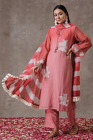 Peach-Shaded Hand Embroidered Straight Kurta Set by Rekha Agra