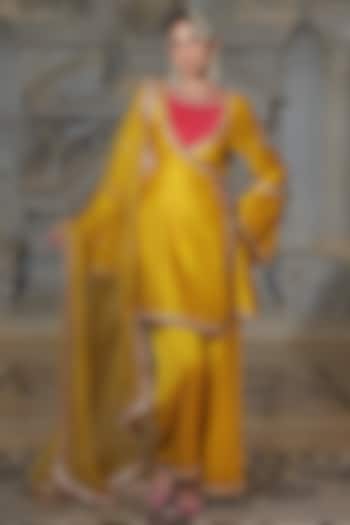 Yellow Organza & Tissue Pakistani Short Kurta Set by Rajani Gupta at Pernia's Pop Up Shop