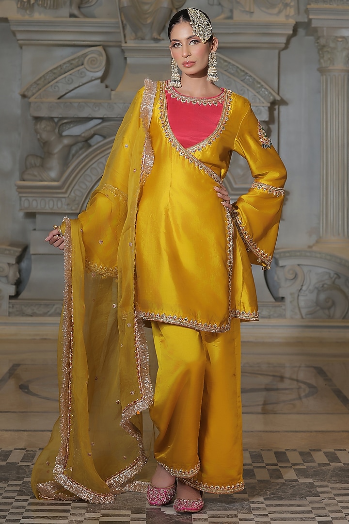Yellow Organza & Tissue Pakistani Short Kurta Set by Rajani Gupta at Pernia's Pop Up Shop