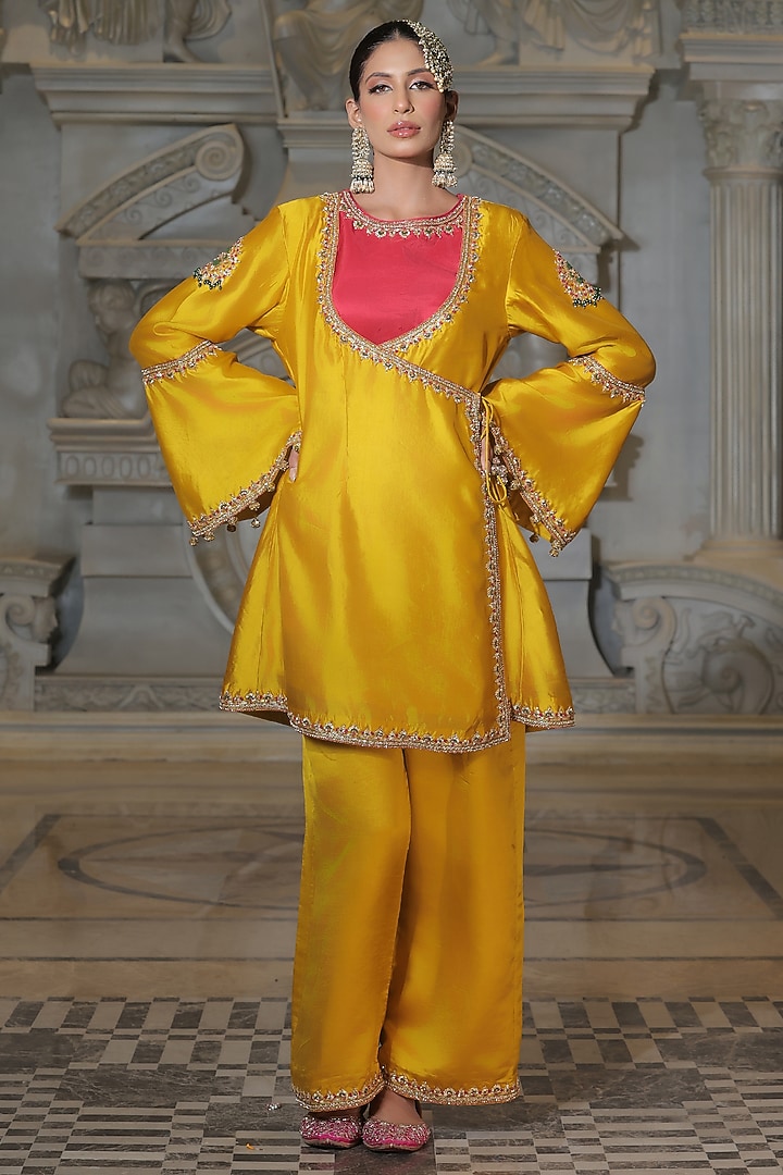 Yellow Organza & Tissue Pakistani Short Kurta Set by Rajani Gupta at Pernia's Pop Up Shop
