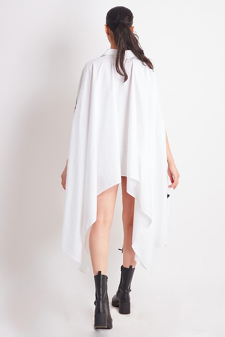 White Cotton Applique Motif Work Cape by Richaa Goenka at Pernia's Pop Up Shop