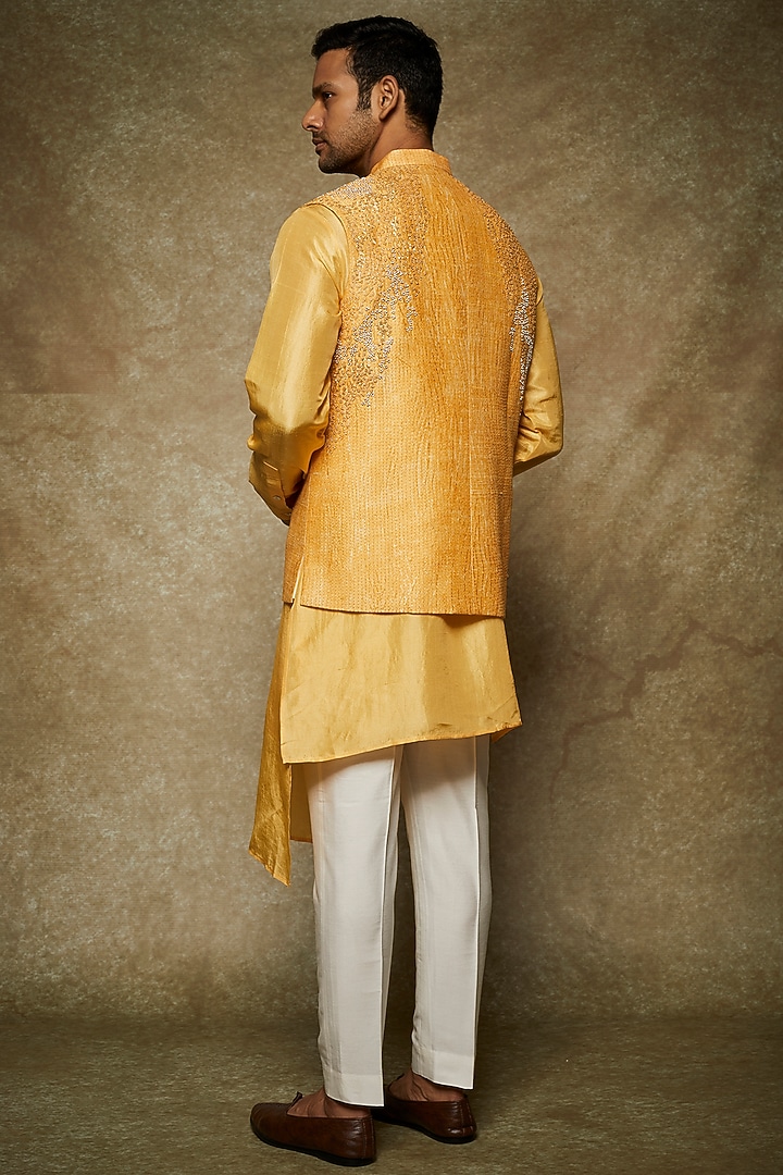 Yellow Silk Dupion Embroidered Bundi Jacket Set by Rohit Gandhi & Rahul Khanna Men at Pernia's Pop Up Shop