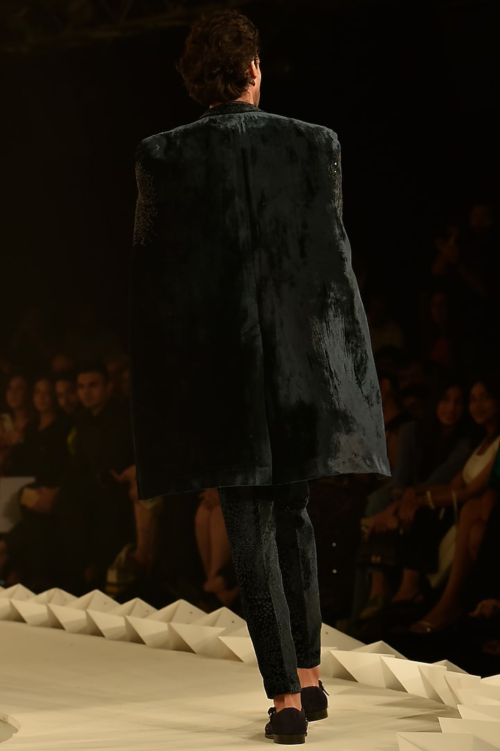 Bottle Green Silk Velvet Embroidered Jacket by Rohit Gandhi & Rahul Khanna Men at Pernia's Pop Up Shop