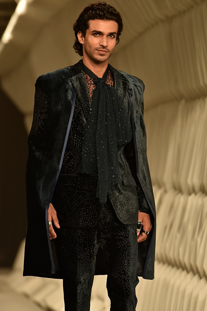 Bottle Green Silk Velvet Embroidered Jacket by Rohit Gandhi & Rahul Khanna Men at Pernia's Pop Up Shop