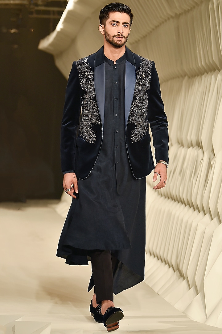 Imperial Teal Velvet Embroidered Tuxedo Jacket by Rohit Gandhi & Rahul Khanna Men at Pernia's Pop Up Shop