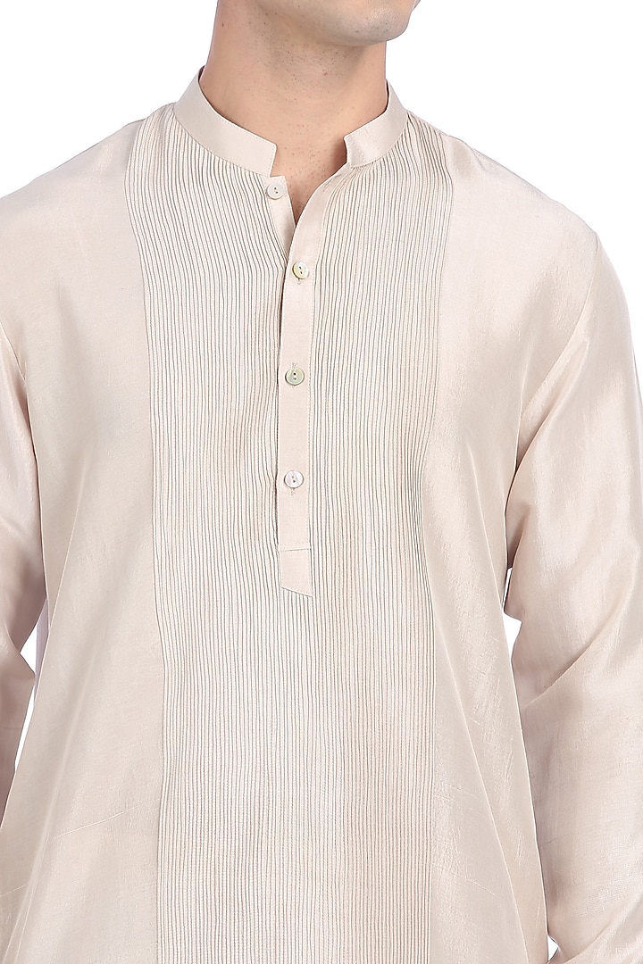 Beige Pintuck Kurta Set by Rohit Gandhi & Rahul Khanna Men at Pernia's Pop Up Shop