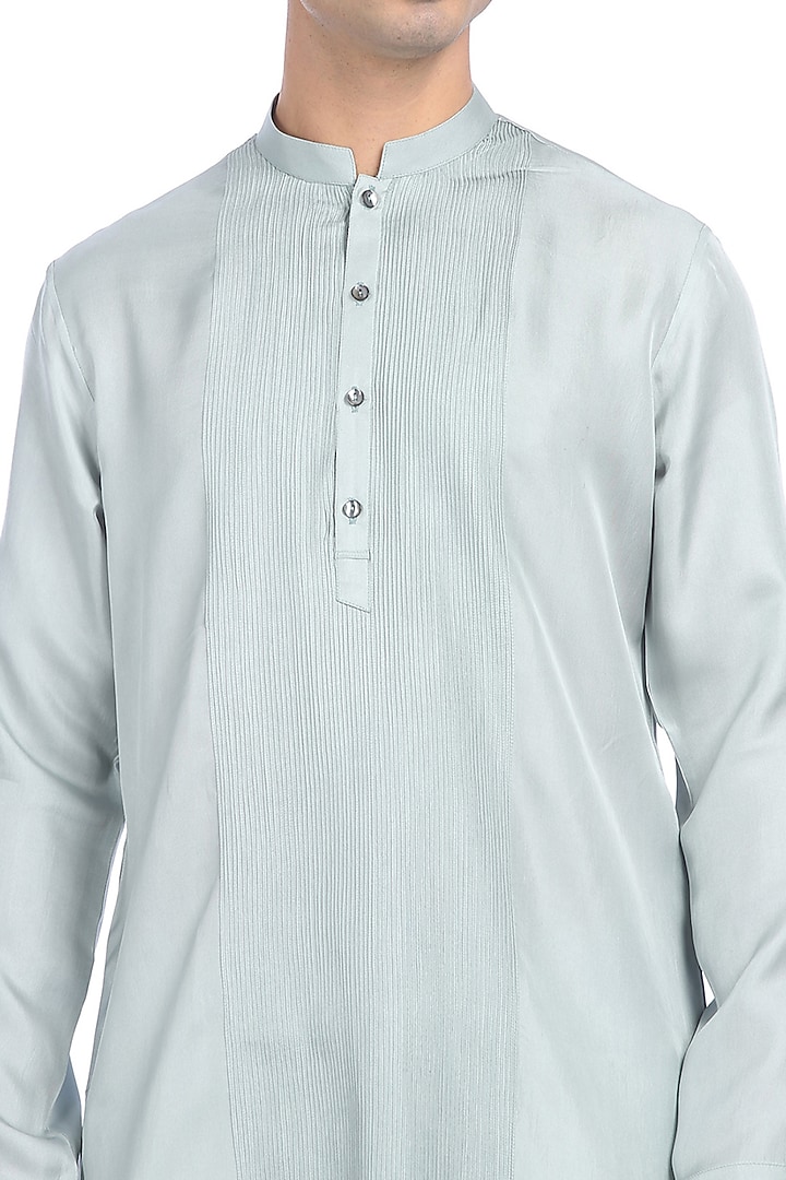 Blue Pintuck Kurta Set by Rohit Gandhi & Rahul Khanna Men at Pernia's Pop Up Shop