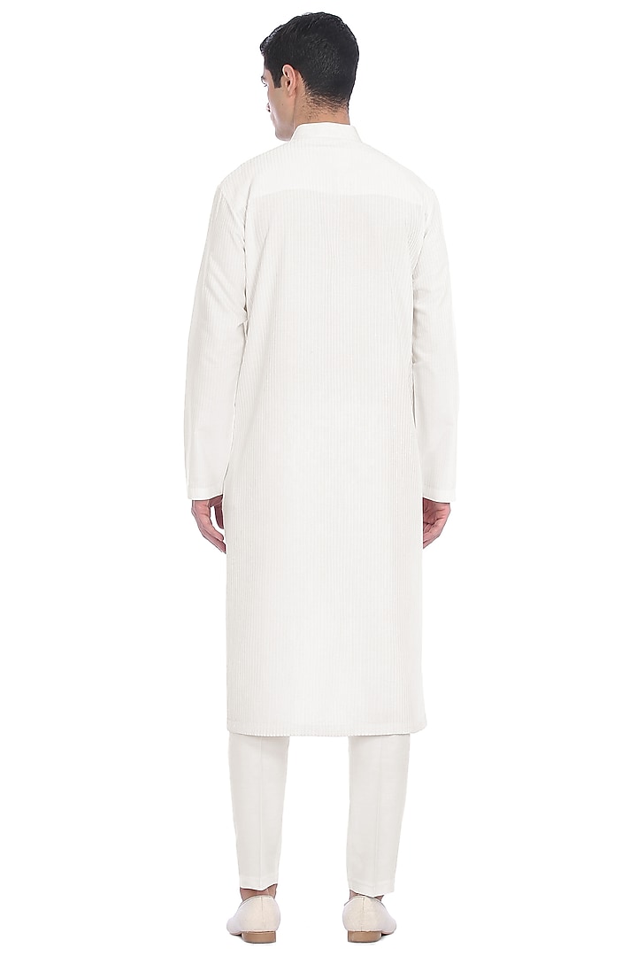 White Pintuck Kurta Set by Rohit Gandhi & Rahul Khanna Men at Pernia's Pop Up Shop