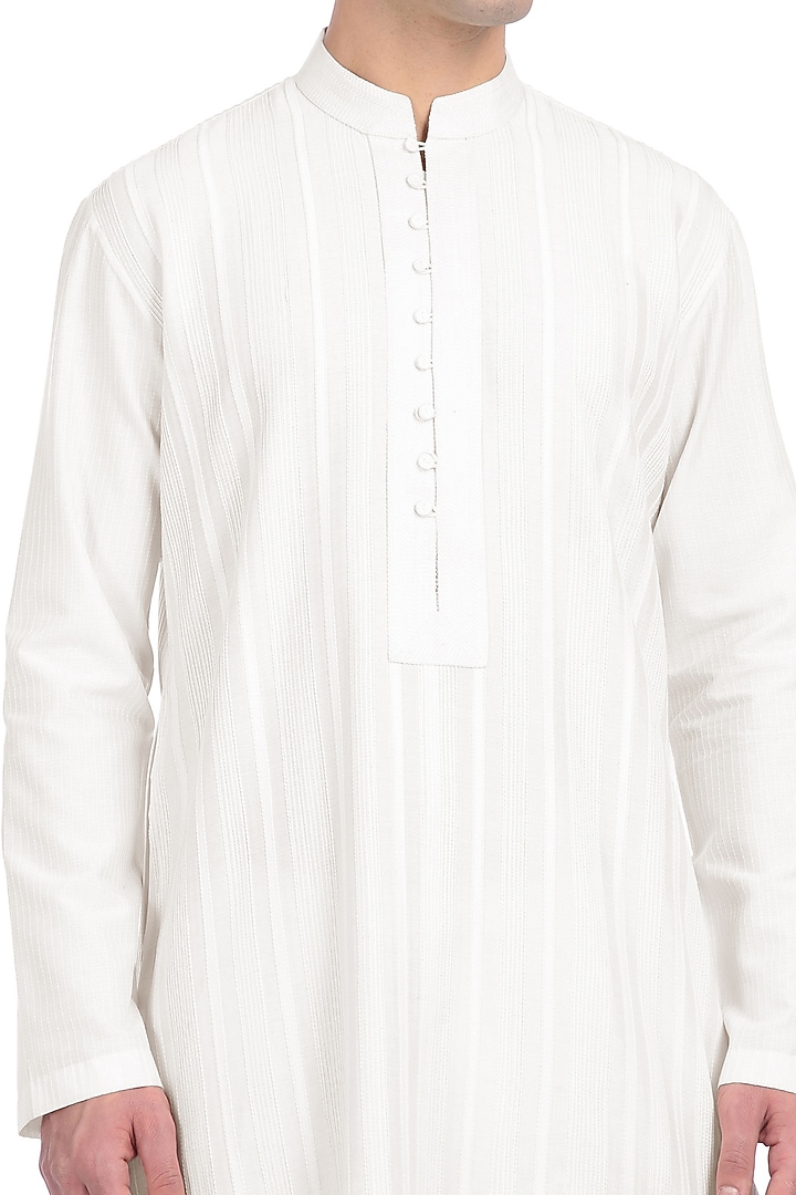 White Pintuck Kurta Set by Rohit Gandhi & Rahul Khanna Men at Pernia's Pop Up Shop
