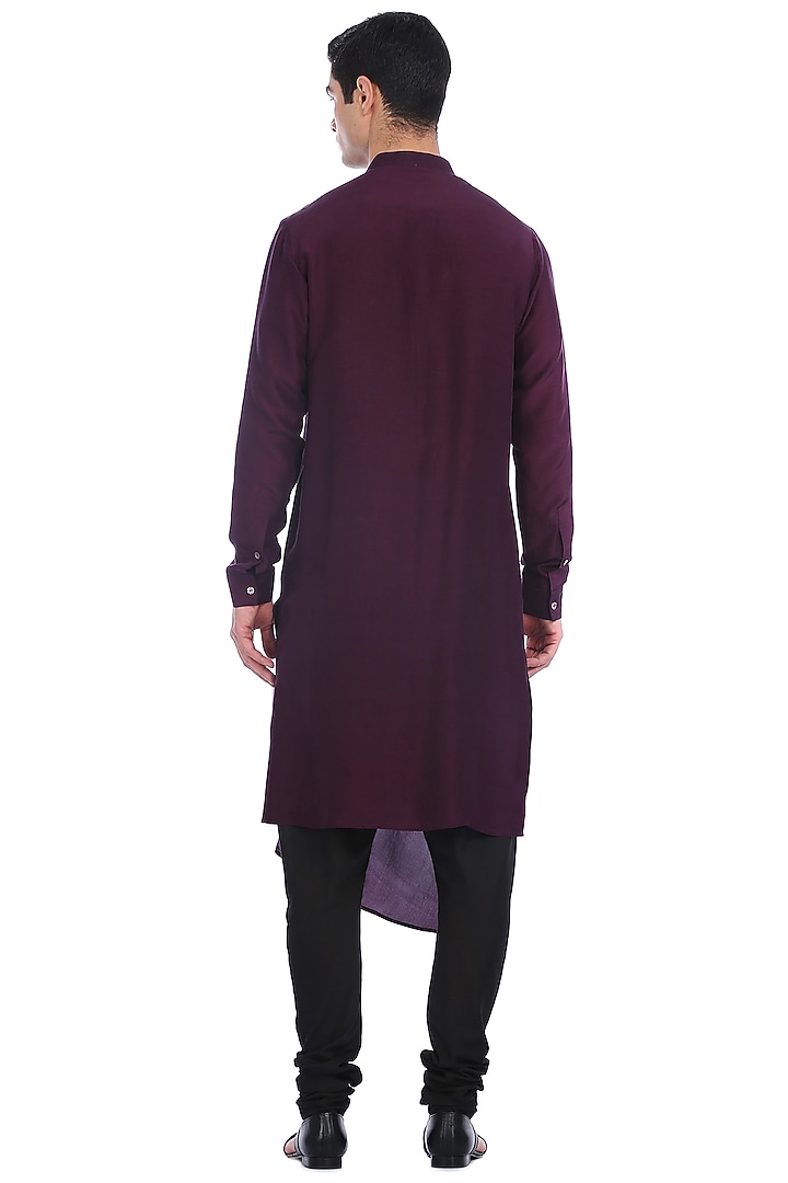 Maroon Silk Asymmetrical Kurta Set by Rohit Gandhi & Rahul Khanna Men at Pernia's Pop Up Shop