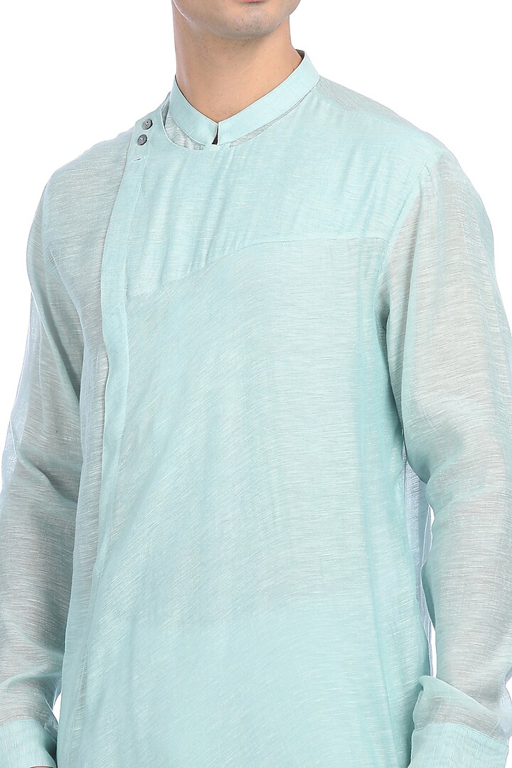 Aqua Blue Noil Asymmetrical Kurta Set by Rohit Gandhi & Rahul Khanna Men at Pernia's Pop Up Shop