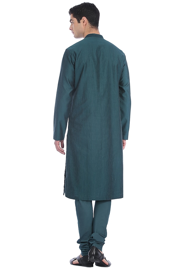 Emerald Green Chanderi Embroidered Kurta Set by Rohit Gandhi & Rahul Khanna Men at Pernia's Pop Up Shop