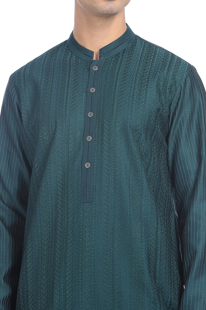 Emerald Green Chanderi Embroidered Kurta Set by Rohit Gandhi & Rahul Khanna Men at Pernia's Pop Up Shop