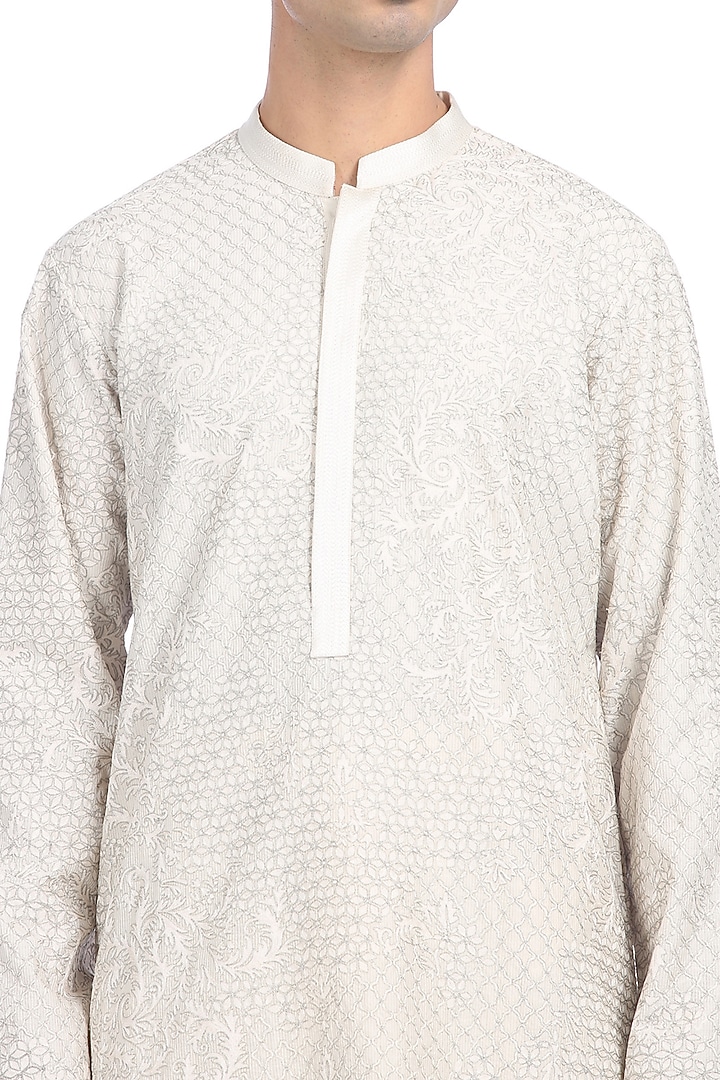 Off White Printed Kurta Set by Rohit Gandhi & Rahul Khanna Men at Pernia's Pop Up Shop
