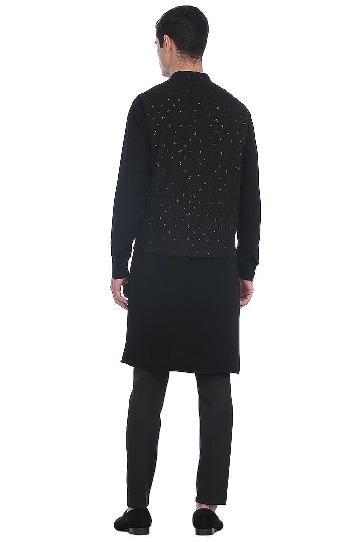 Black Embroidered Kurta Set With Waistcoat by Rohit Gandhi & Rahul Khanna Men at Pernia's Pop Up Shop