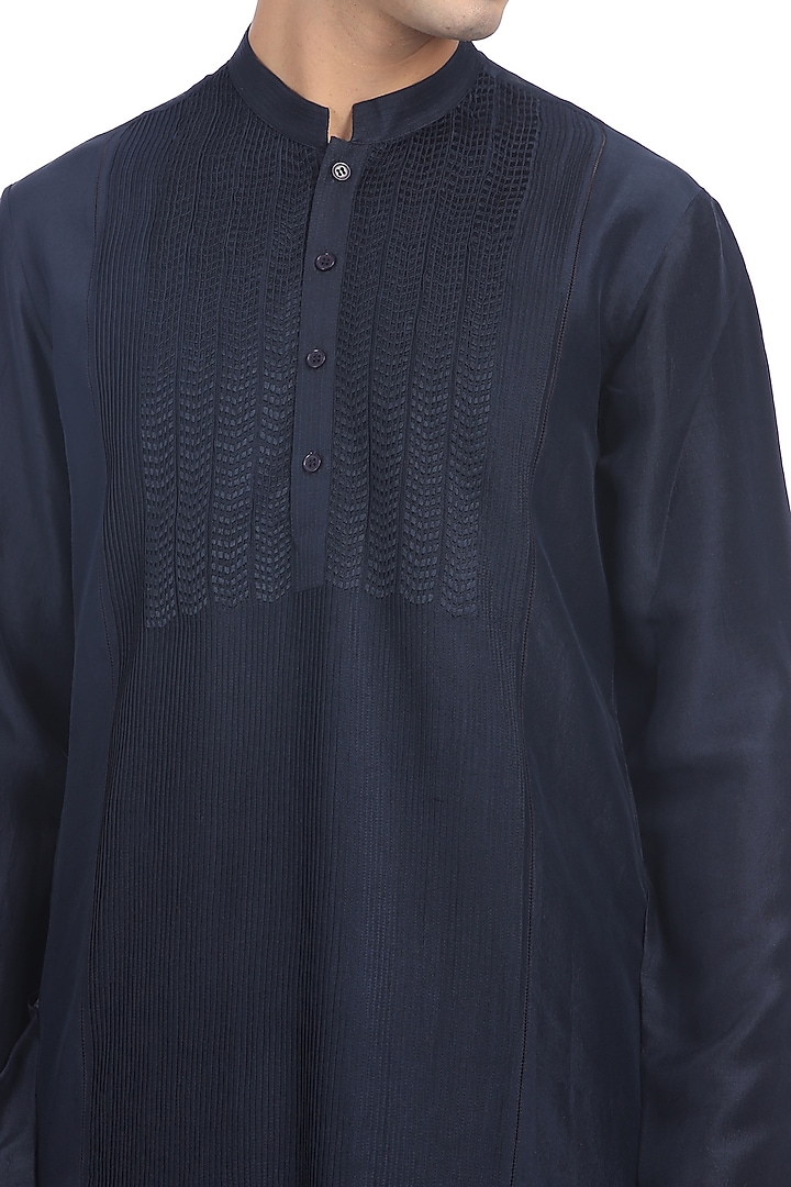 Navy Blue Embellished Kurta Set by Rohit Gandhi & Rahul Khanna Men at Pernia's Pop Up Shop