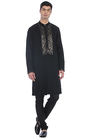 Black Chikankari Embroidered Kurta Set by Rohit Gandhi & Rahul Khanna Men