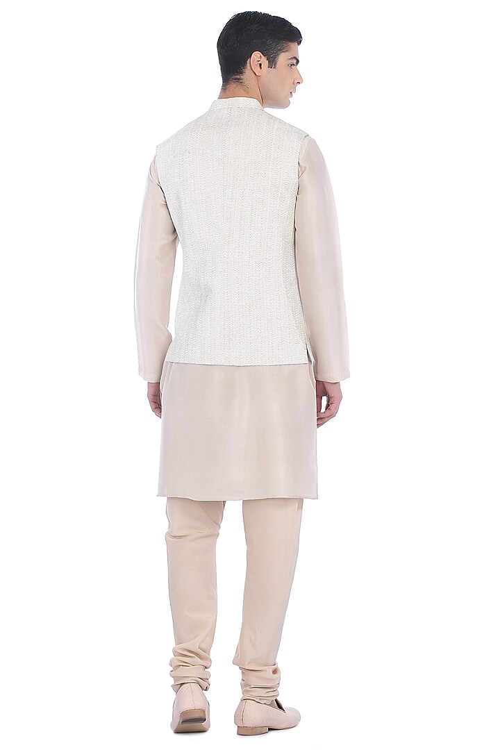 White Kurta Set With Waist Jacket by Rohit Gandhi & Rahul Khanna Men at Pernia's Pop Up Shop