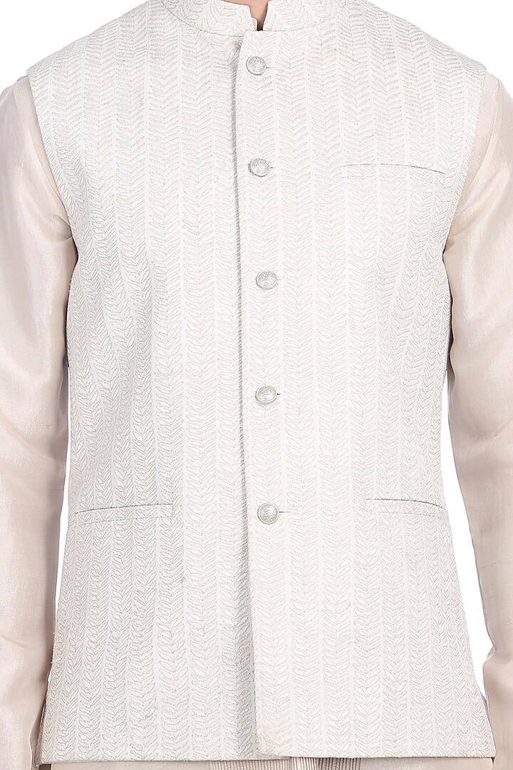 White Kurta Set With Waist Jacket by Rohit Gandhi & Rahul Khanna Men at Pernia's Pop Up Shop