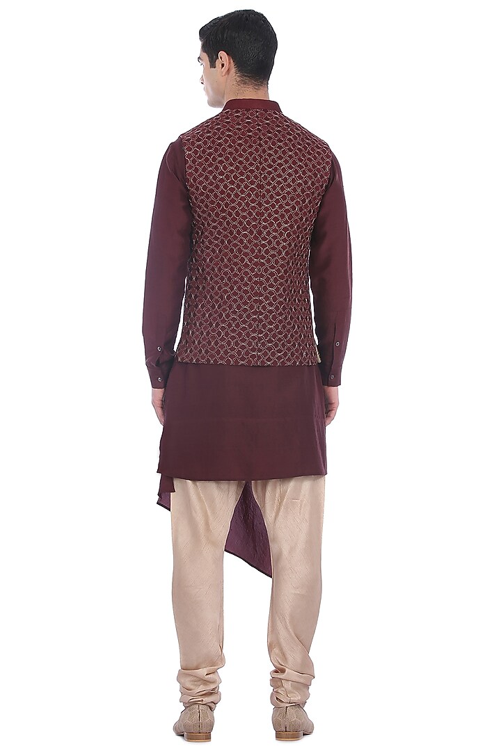 Maroon Kurta Set With Waist Jacket by Rohit Gandhi & Rahul Khanna Men at Pernia's Pop Up Shop