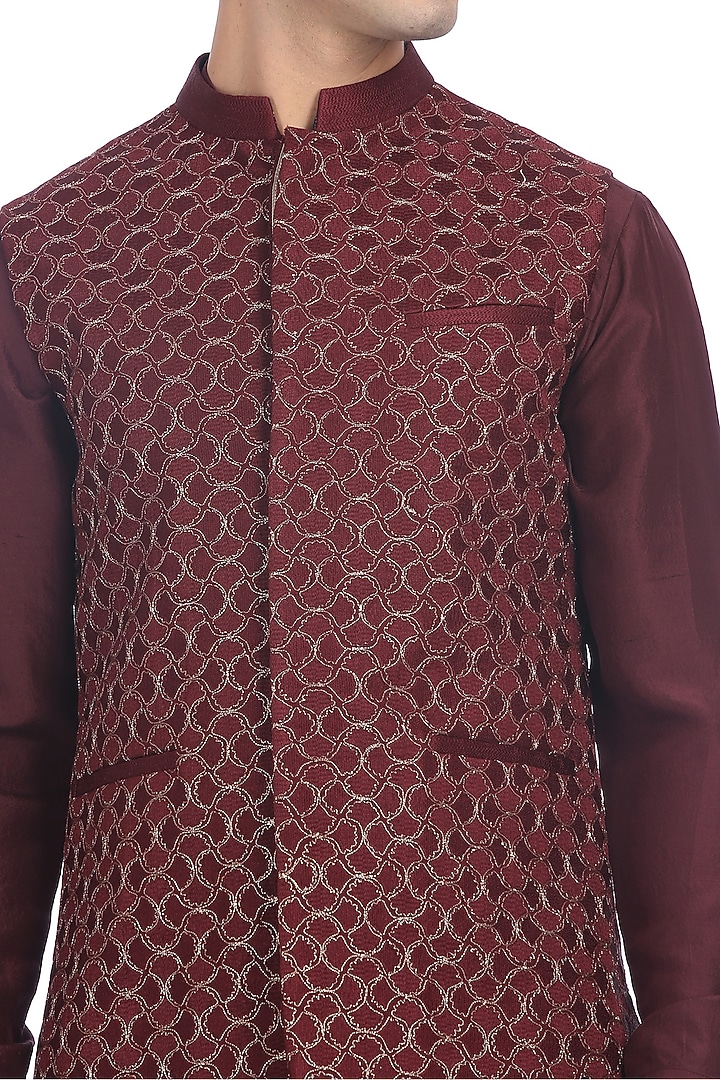 Maroon Kurta Set With Waist Jacket by Rohit Gandhi & Rahul Khanna Men at Pernia's Pop Up Shop