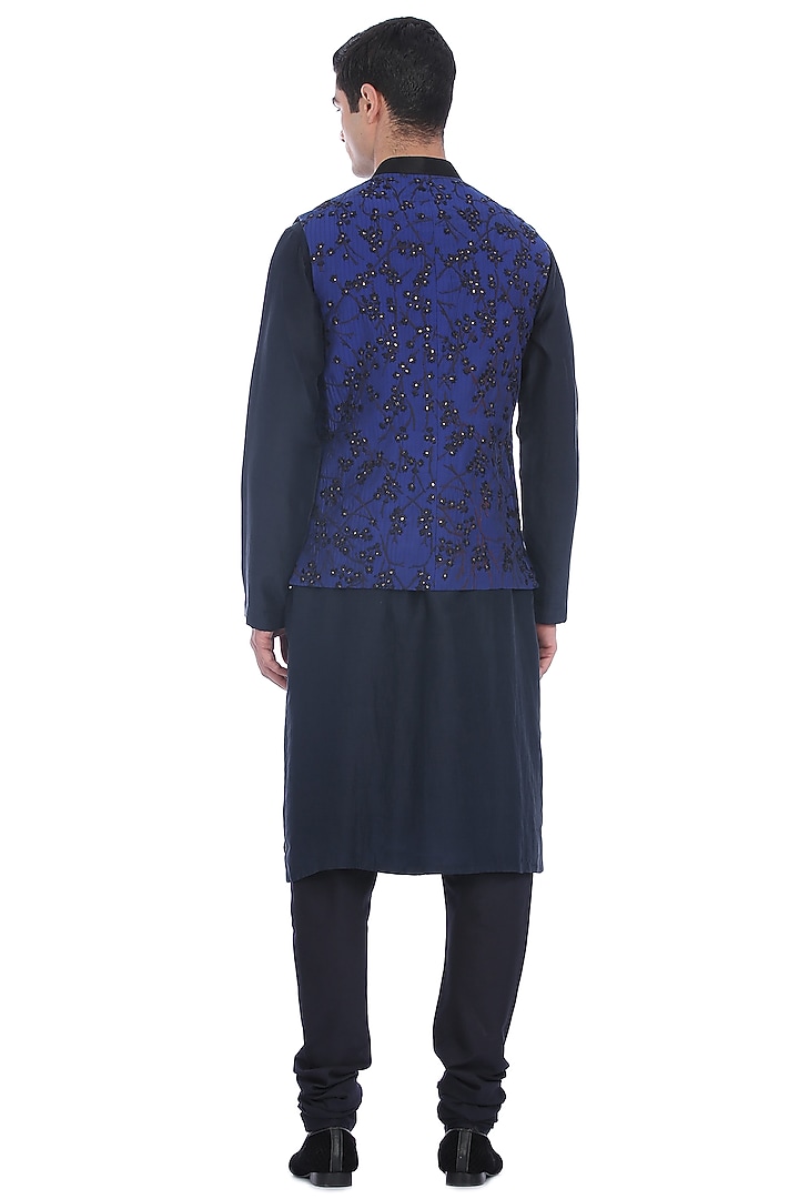 Grey Kurta Set With Navy Blue Waist Jacket by Rohit Gandhi & Rahul Khanna Men at Pernia's Pop Up Shop