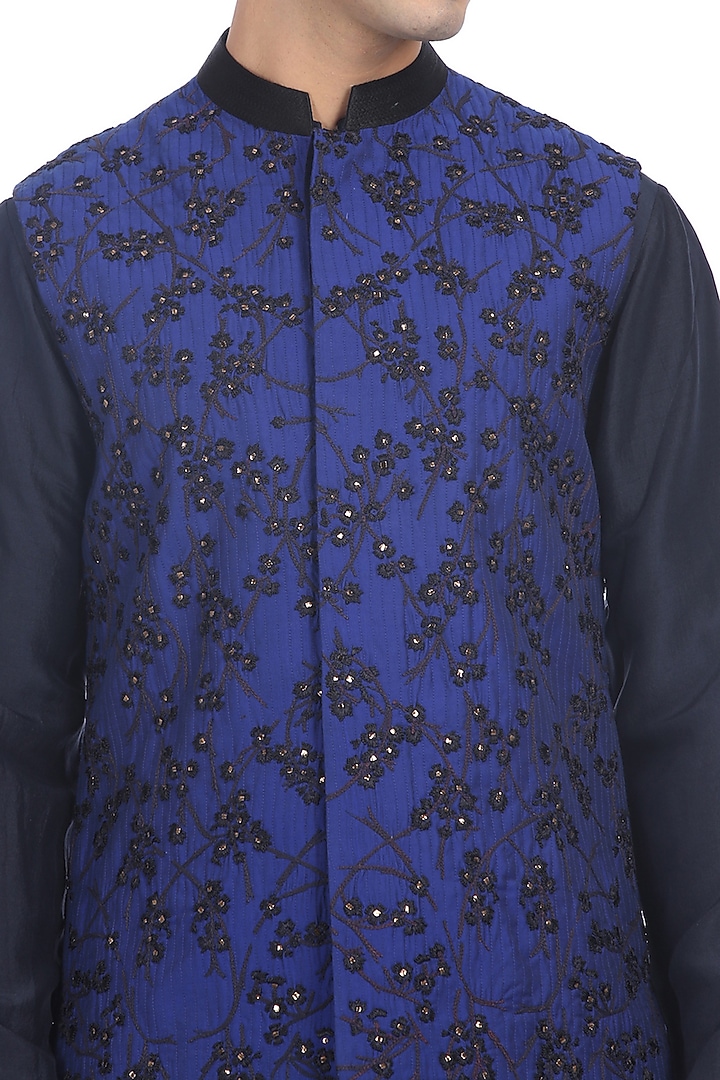 Grey Kurta Set With Navy Blue Waist Jacket by Rohit Gandhi & Rahul Khanna Men at Pernia's Pop Up Shop