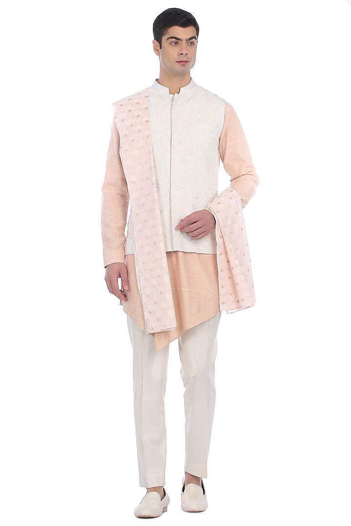 White Noil Embroidered Bundi Jacket Set by Rohit Gandhi & Rahul Khanna Men at Pernia's Pop Up Shop