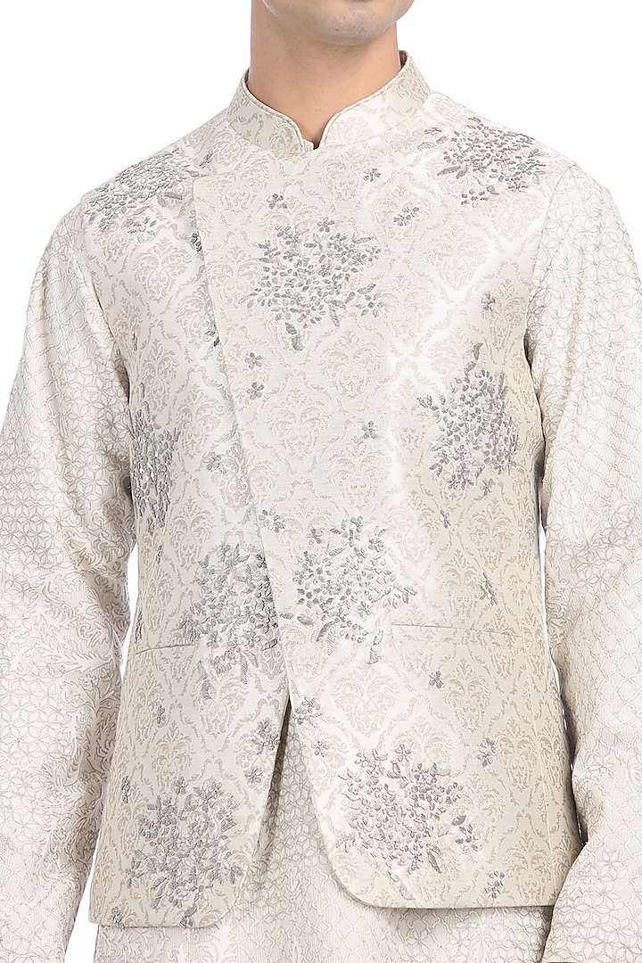 White Kurta Set With Brocade Waist Jacket by Rohit Gandhi & Rahul Khanna Men at Pernia's Pop Up Shop