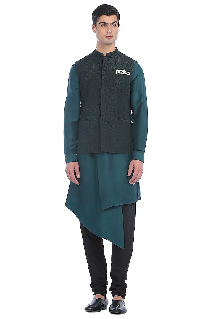 Green Kurta Set With Quilted Waist Jacket by Rohit Gandhi & Rahul Khanna Men